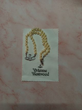 Collar Vivienne westwood con perlas 
