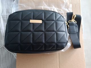 Bolso negro acolchado