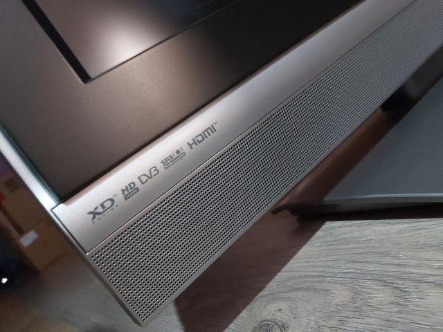 TV LG 32" TDT- Negro y plata