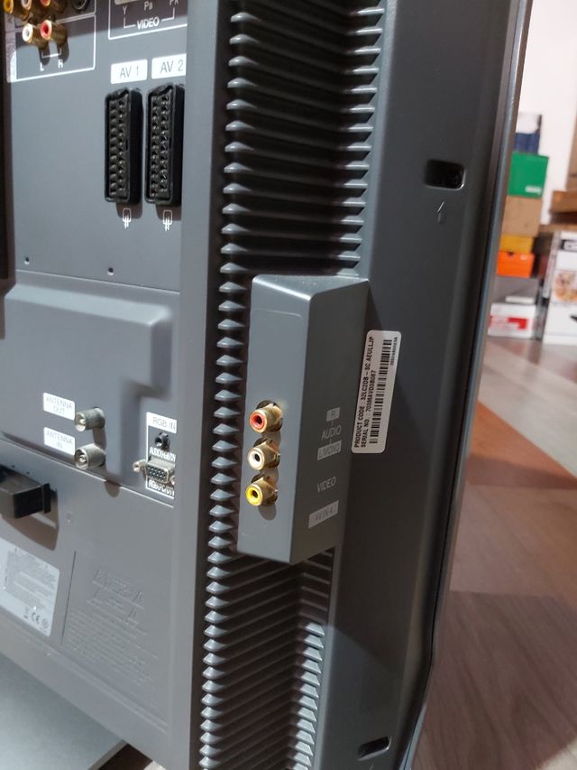 TV LG 32" TDT- Negro y plata