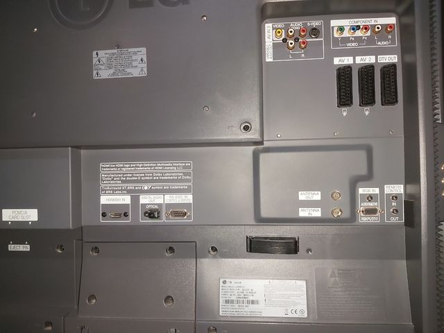 TV LG 32" TDT- Negro y plata