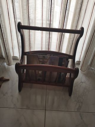 Revistero madera vintage Monforte de Lemos está nu