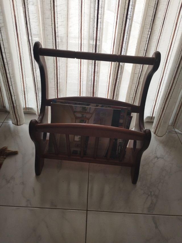 Revistero madera vintage Monforte de Lemos está nu