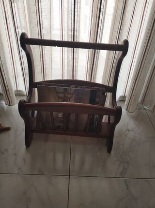 Revistero madera vintage Monforte de Lemos está nu