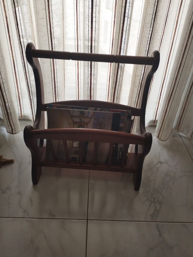 Revistero madera vintage Monforte de Lemos está nu