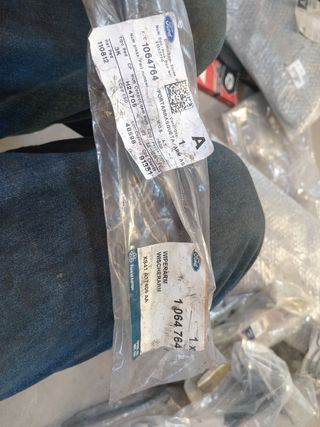 Brazo limpiaparabrisas Ford 1064764