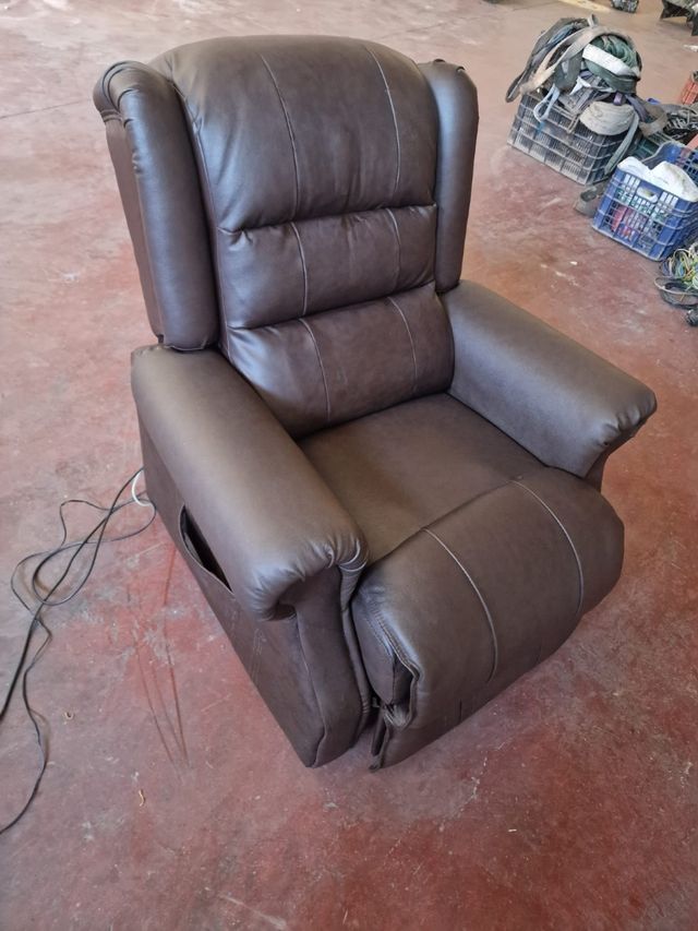Sillón reclinable eléctrico marrón