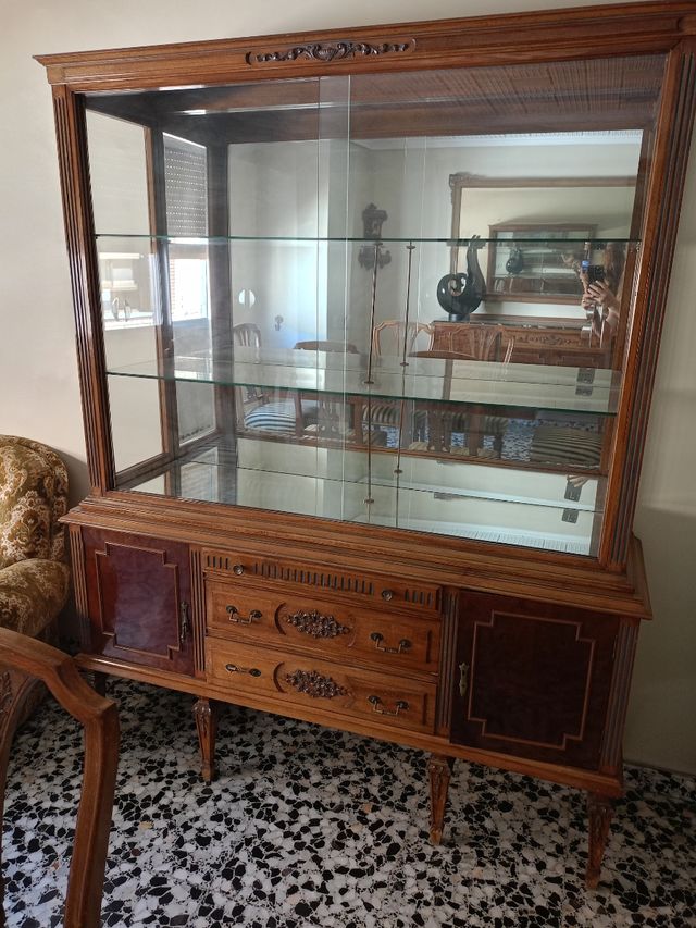 Vitrina antigua de madera