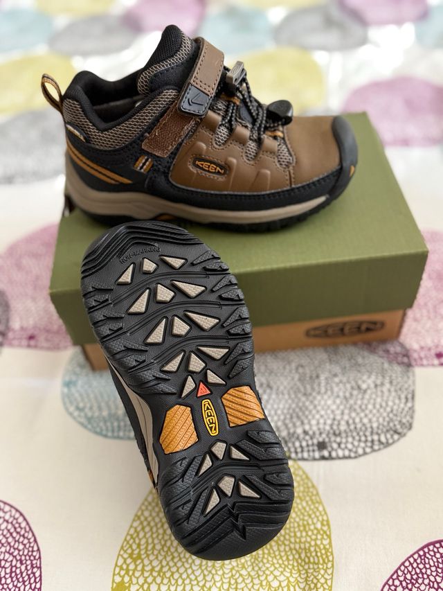 Bota Keen niño trekking marrón waterproof .