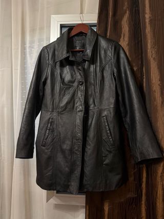 Abrigo cuero negro