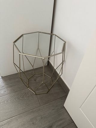 Mesita auxiliar moderna - metal y cristal