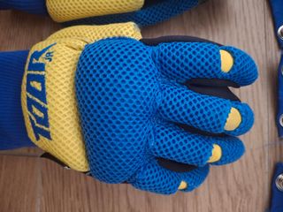 Guantes y rodilleras hockey Toor