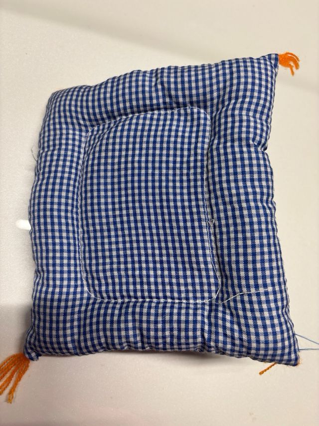 Gato dormido de peluche artesanal