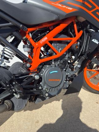 KTM Duke 125 - Moto