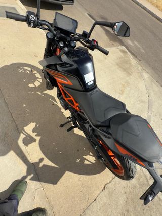 KTM Duke 125 - Moto