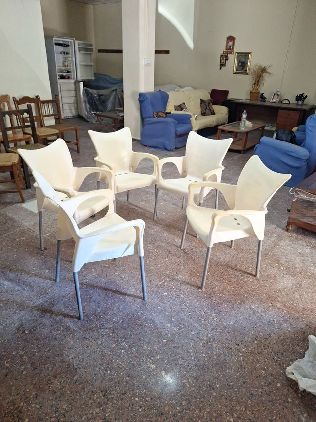 5 Sillas terraza blancas - metal, plástico