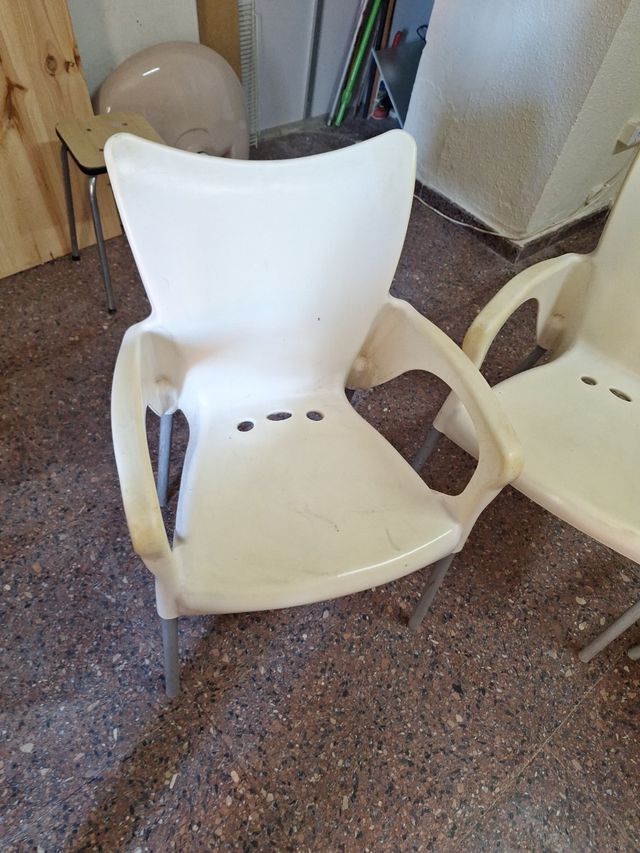5 Sillas terraza blancas - metal, plástico