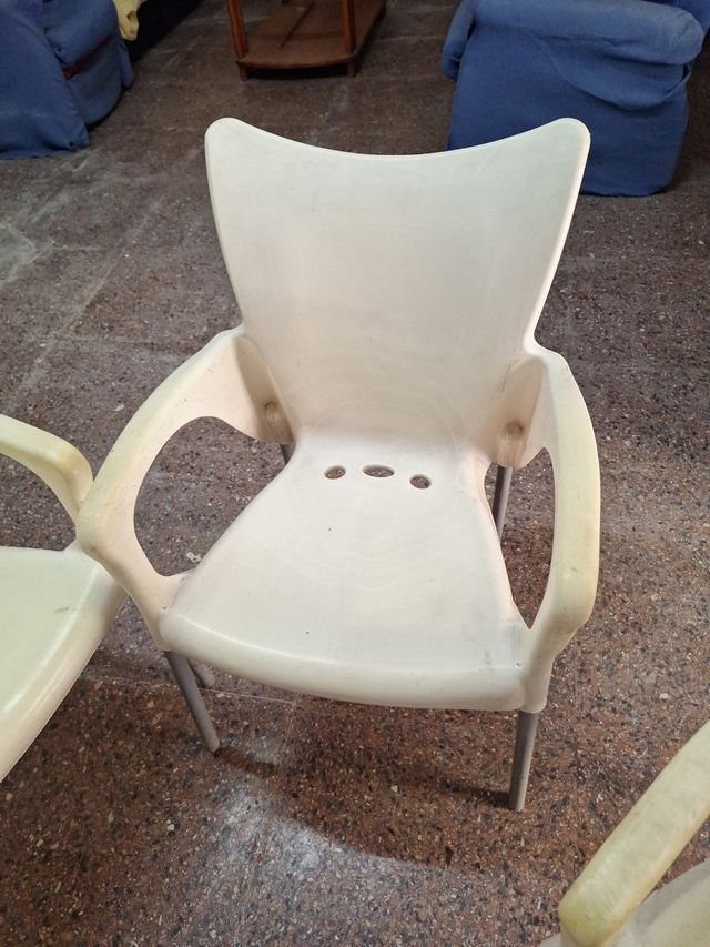 5 Sillas terraza blancas - metal, plástico