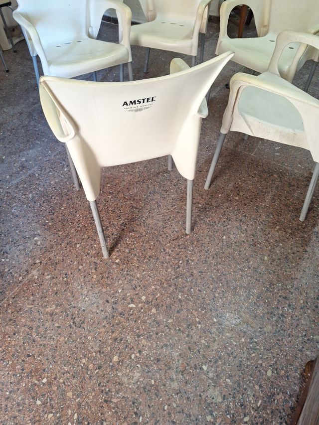 5 Sillas terraza blancas - metal, plástico