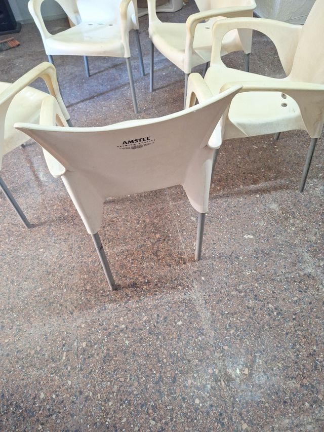 5 Sillas terraza blancas - metal, plástico