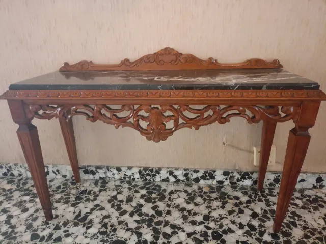 Mesa recibidor mármol-madera tallada a mano .