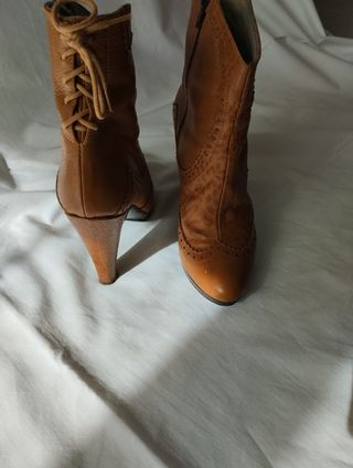 Botines cowboy marrones cuplé 

