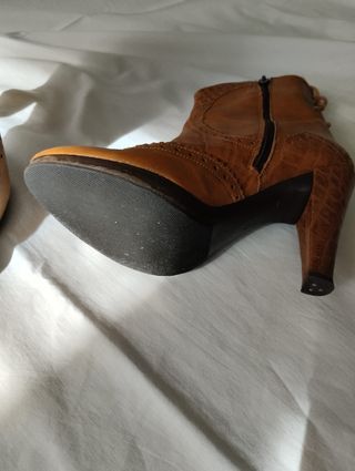 Botines cowboy marrones cuplé 
