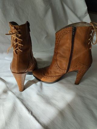 Botines cowboy marrones cuplé 
