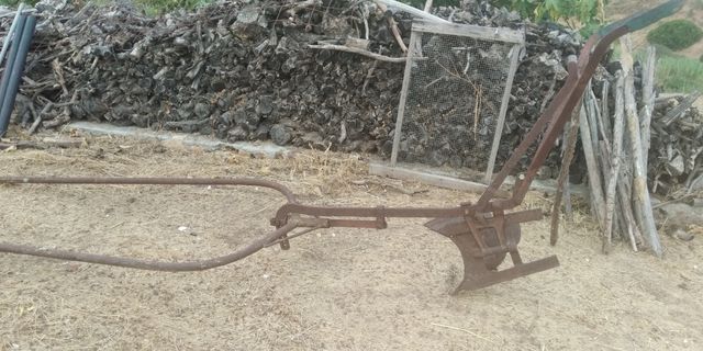 Arado antiguo para mula