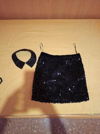 Falda negra lentejuelas y cuello estilo camisa