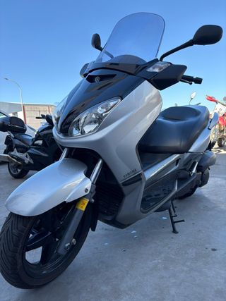 Yamaha XMAX 250 - Scooter