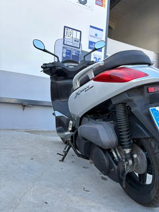 Yamaha XMAX 250 - Scooter