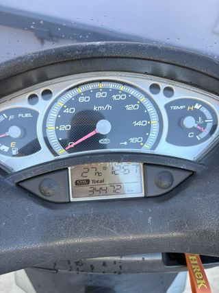 Yamaha XMAX 250 - Scooter