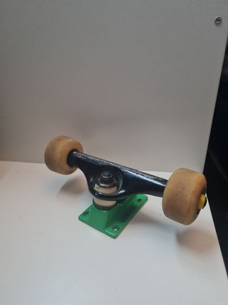 Truck de Skateboard Rouge