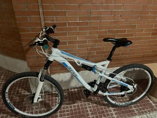 Bicicleta de montaña Berg adultos 