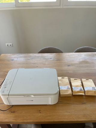 Impresora Canon Pixma blanca + cartuchos