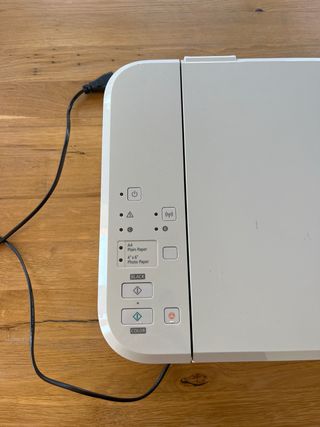 Impresora Canon Pixma blanca + cartuchos