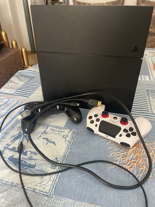 PS4 (PlayStation 4) nera