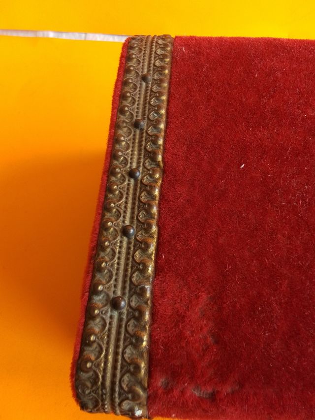 Portagioie in velluto con musica