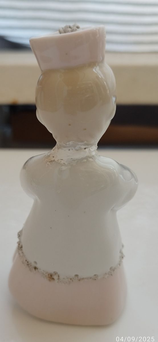 Monaguillo de porcelana