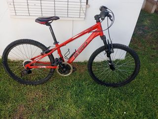 Bicicleta montaña roja BPRO