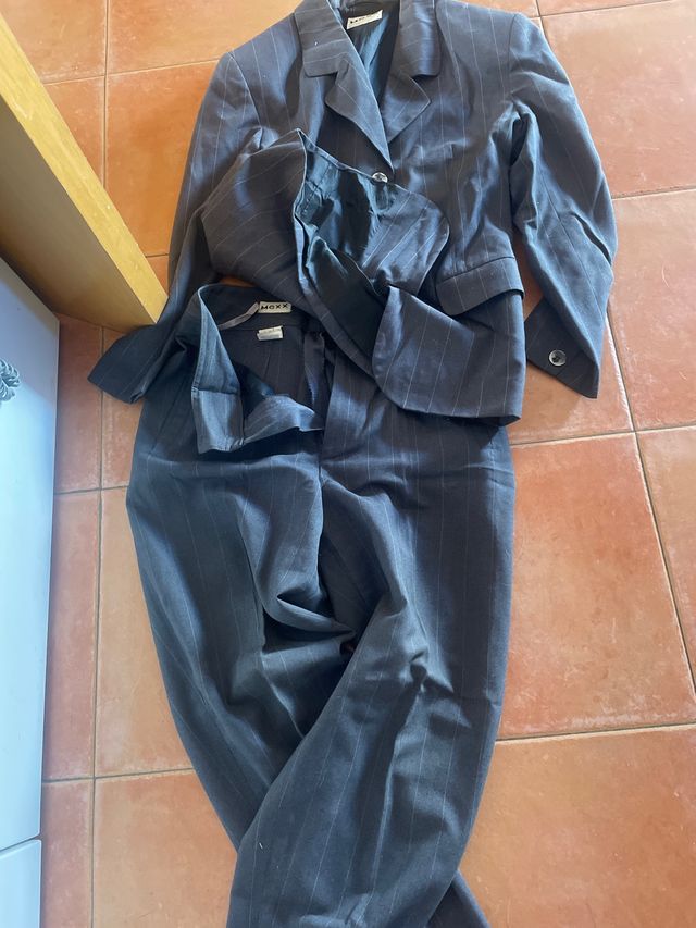 Traje chaqueta mujer gris rayas