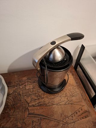 Exprimidor eléctrico profesional