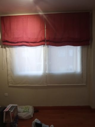 Tende a rullo rosse e bianche