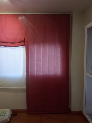 Tende a rullo rosse e bianche