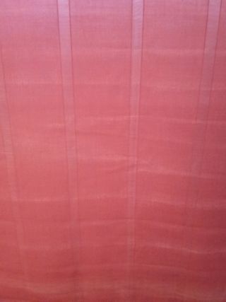 Tende a rullo rosse e bianche