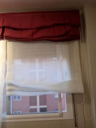 Tende a rullo rosse e bianche