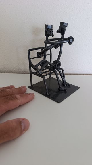 Escultura pareja metal