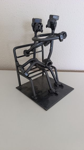 Escultura pareja metal