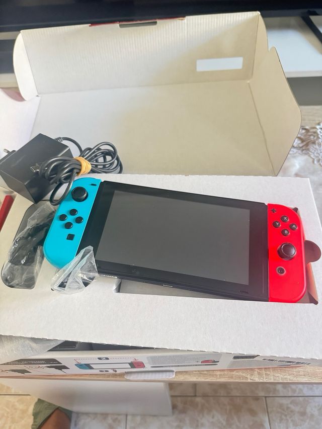 Nintendo Switch - Azul y Rojo